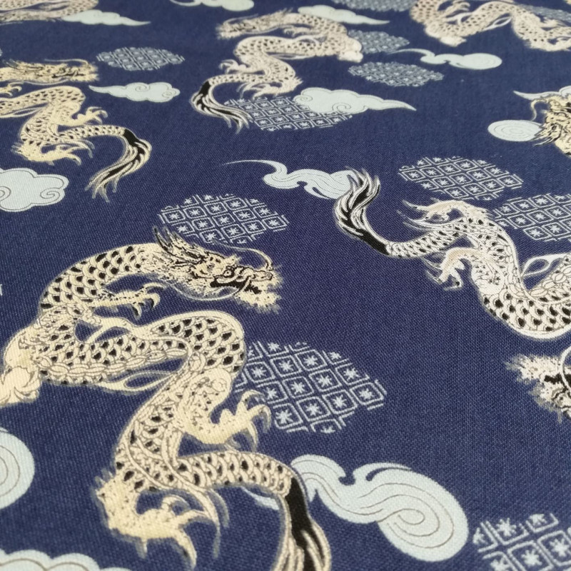 tissu bleu japonais en coton dragon et nuages fabriqué au Japon largeur 110 cm x 1m