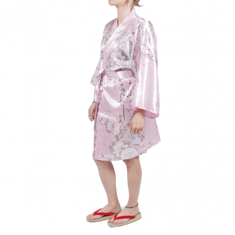hanten kimono traditionnel japonais rose en satin poésies et fleurs pour femme