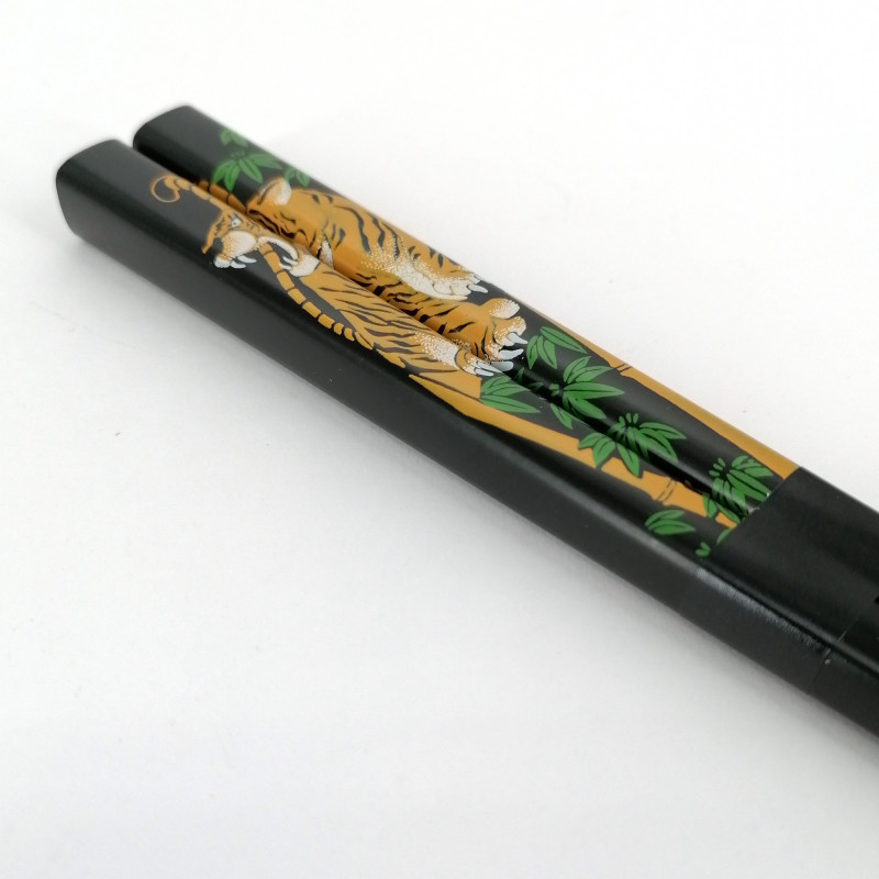 Pair of Japanese chopsticks in natural wood - WAKASA NURI TORA
