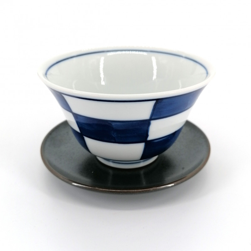 Tasse japonaise en céramique damier bleu et soucoupe grise