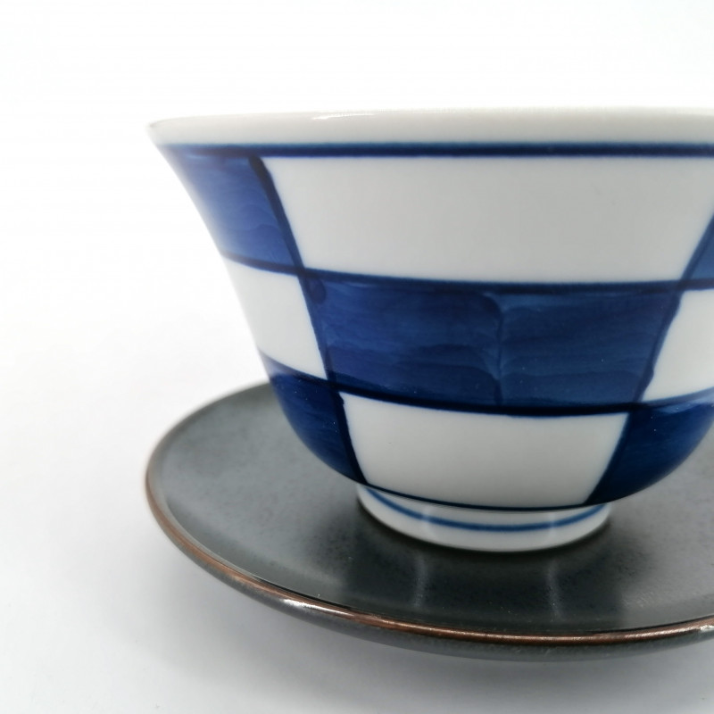 Tazza giapponese in ceramica a scacchi blu e piattino grigio