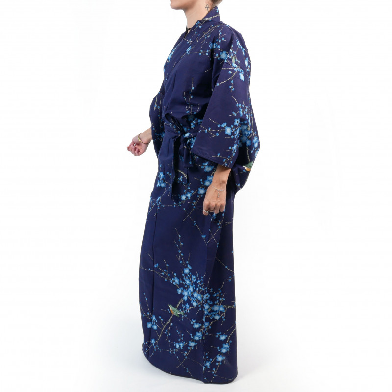 Japanischer traditioneller blauer Yukata-Kimono aus Baumwolle mit Vogel- und Pflaumenblüten für Frauen