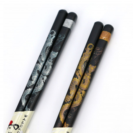 Par de palillos japoneses de madera negros con dibujo de grulla y tortuga y  la cuchara de resina a juego - TSURUKAME - 22,5 y 19
