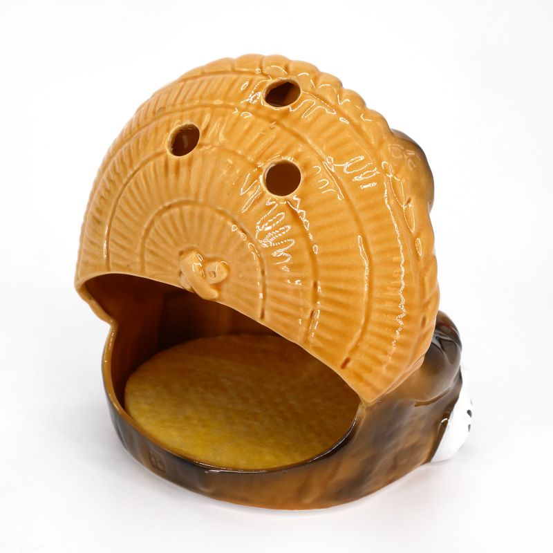 Supporto antizanzare giapponese in ceramica marrone a forma di tanuki - MAMETANUKI - 18.2 cm