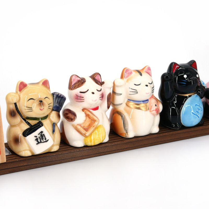 Set di 7 statuette di gatti su base - KOZO NEKO - 38 cm