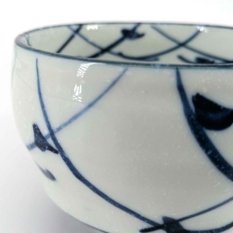 Taza de té de cerámica japonesa, blanca y azul, siluetas de pájaros - TORI