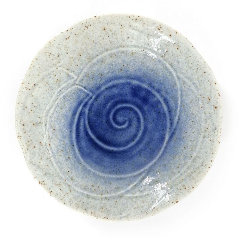 Assiette ronde en céramique, bleu et blanche, motif léger en forme de rose - BARA