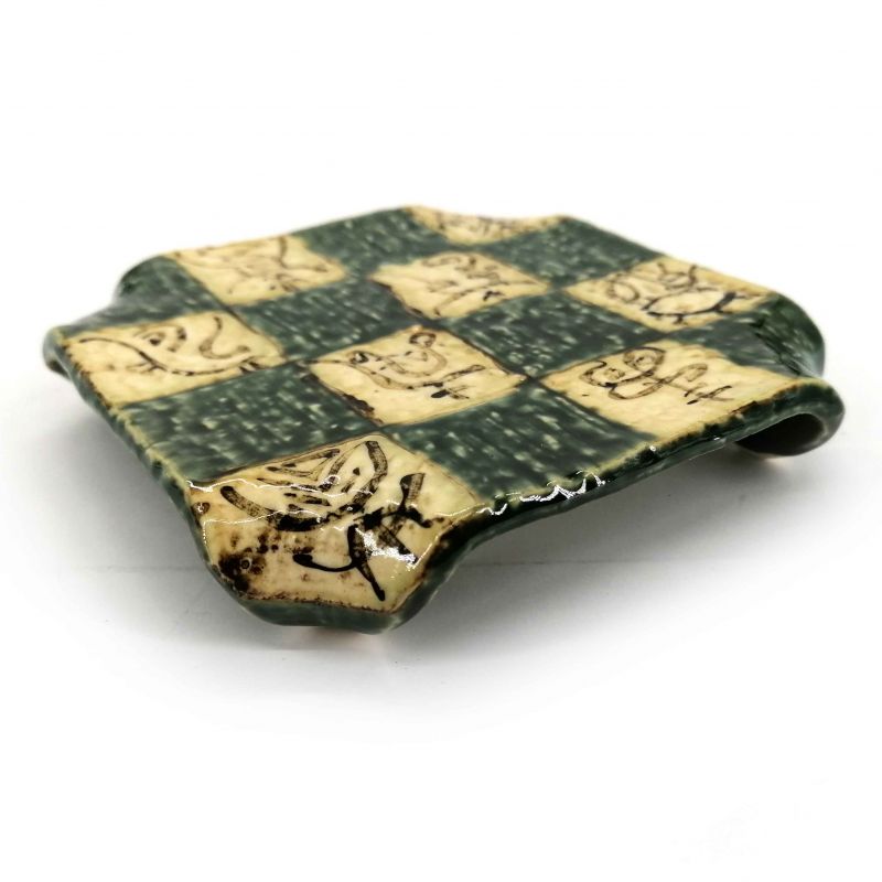 Plato cuadrado de cerámica en relieve verde y beige - CHEKKABODO