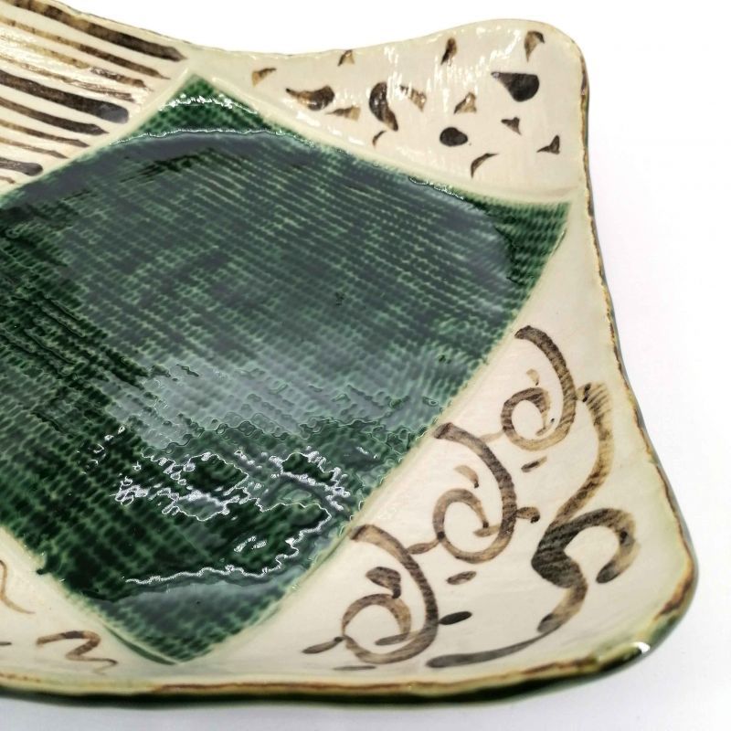 Assiette japonaise carrée à rebords en céramique beige et verte - CHUO HIROBA