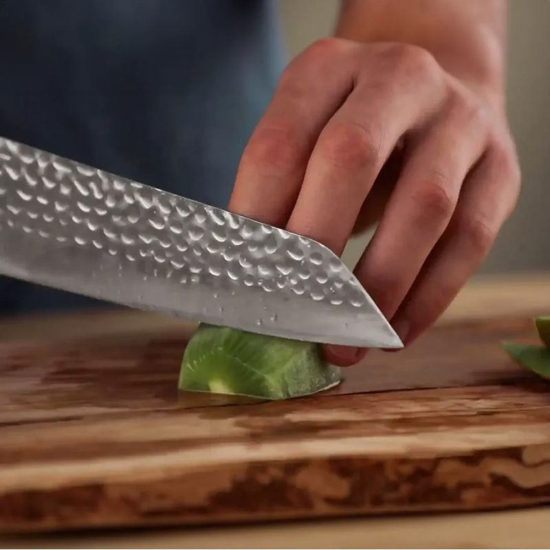 Kiritsuke KOTAI cuchillo de cocina japonés (cuchillo de chef) martillado con saya y caja de bambú - hoja 21 cm