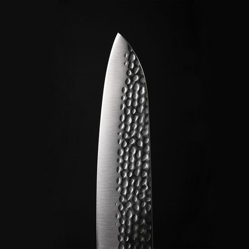 Coltello da cucina giapponese Santoku KOTAI martellato con Saya e scatola di bambù - lama 18 cm