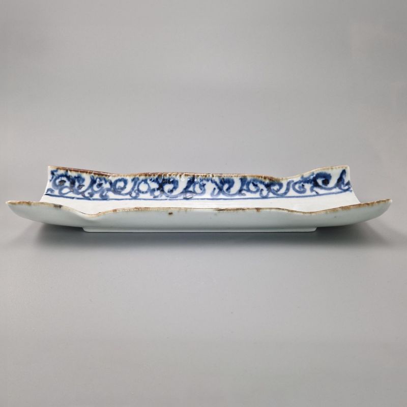 Plato rectangular japonés, blanco con motivos azules, KARAKUSA