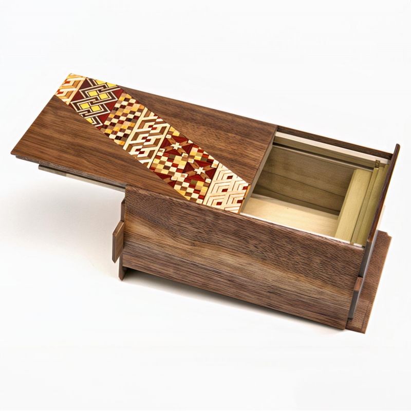 Secret box in traditional Yosegi marquetry from Hakone, OBI, 21 levels