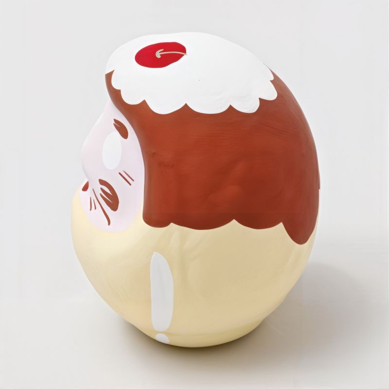 Muñeca japonesa, DARUMA, Pastel de crema batida de chocolate y cerezas, CAFÉ