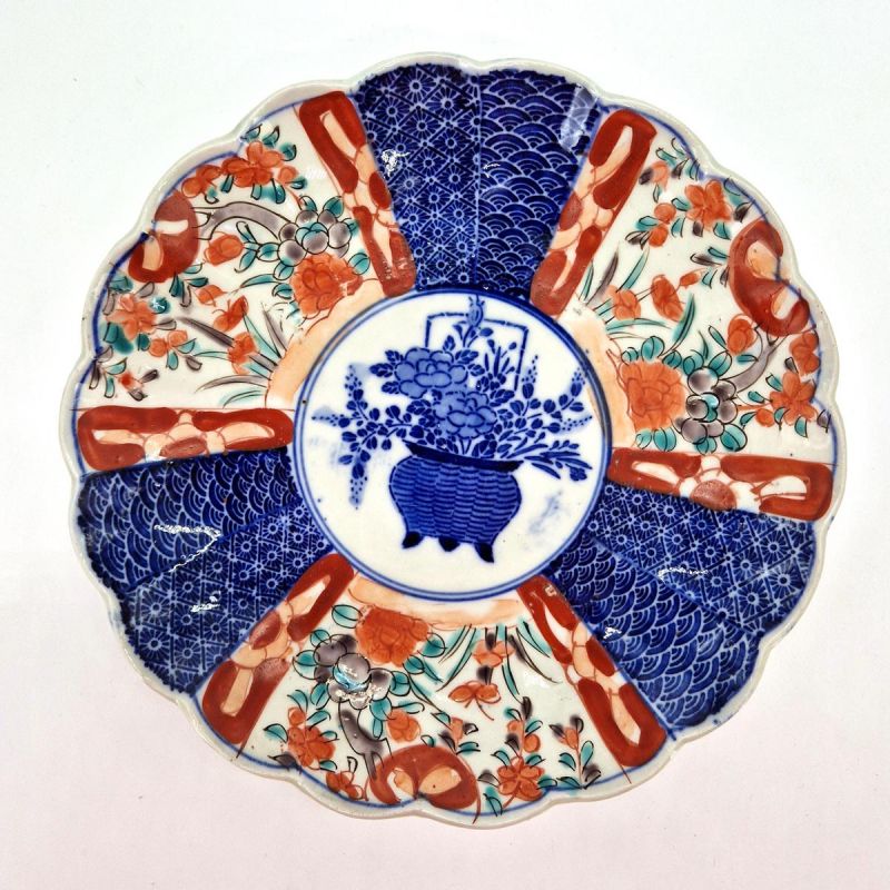 Vintage Japanese round plate, Imari 19th century