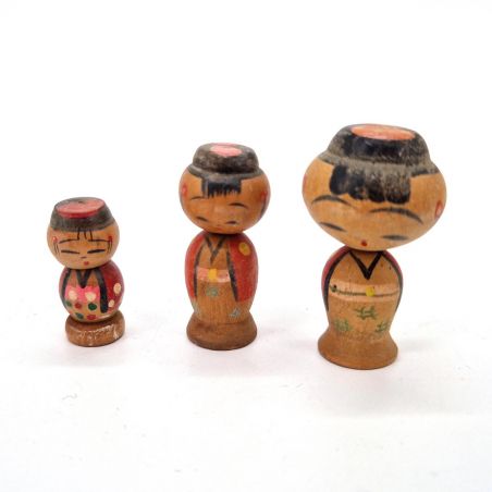 Piccola bambola giapponese in legno, KOKESHI VINTAGE