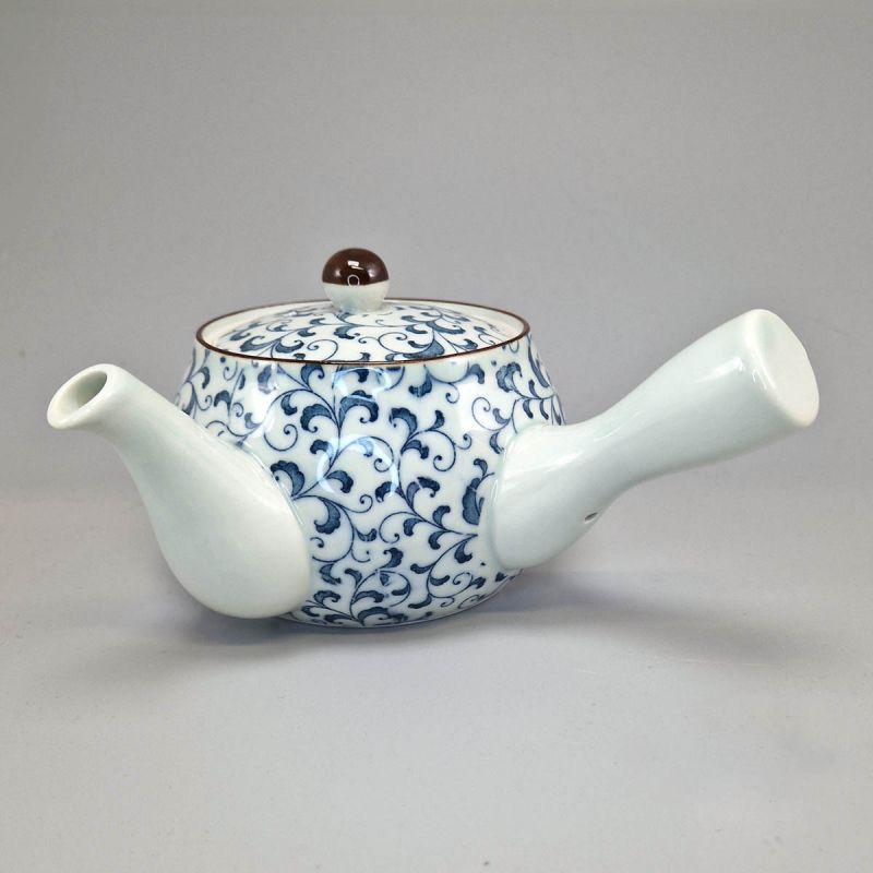 Théière japonaise en céramique Arita 420cc, blanche et bleue, motif fougères Karakusa