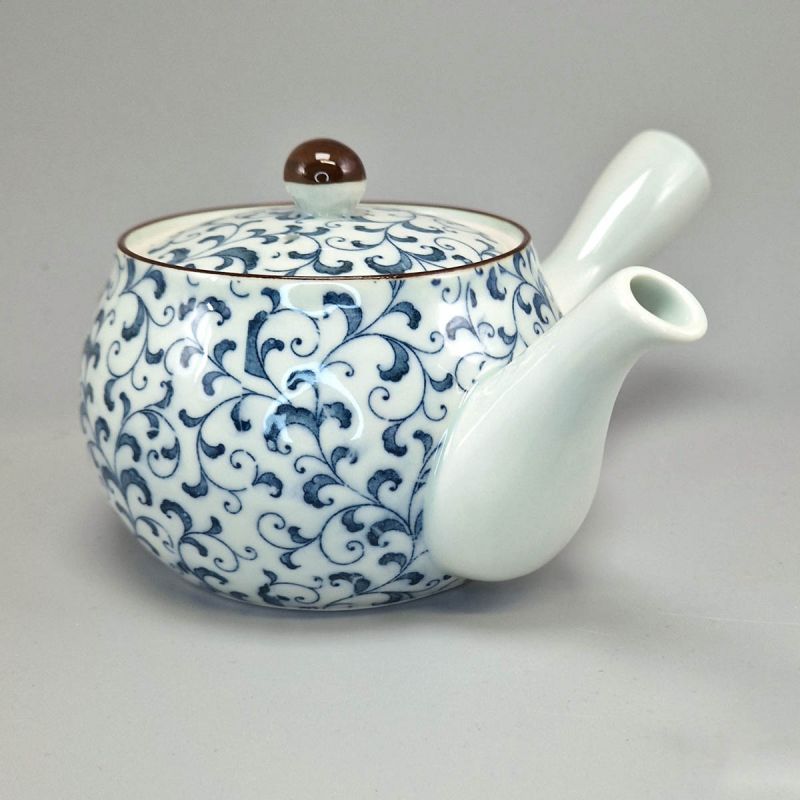 Théière japonaise en céramique Arita 420cc, blanche et bleue, motif fougères Karakusa